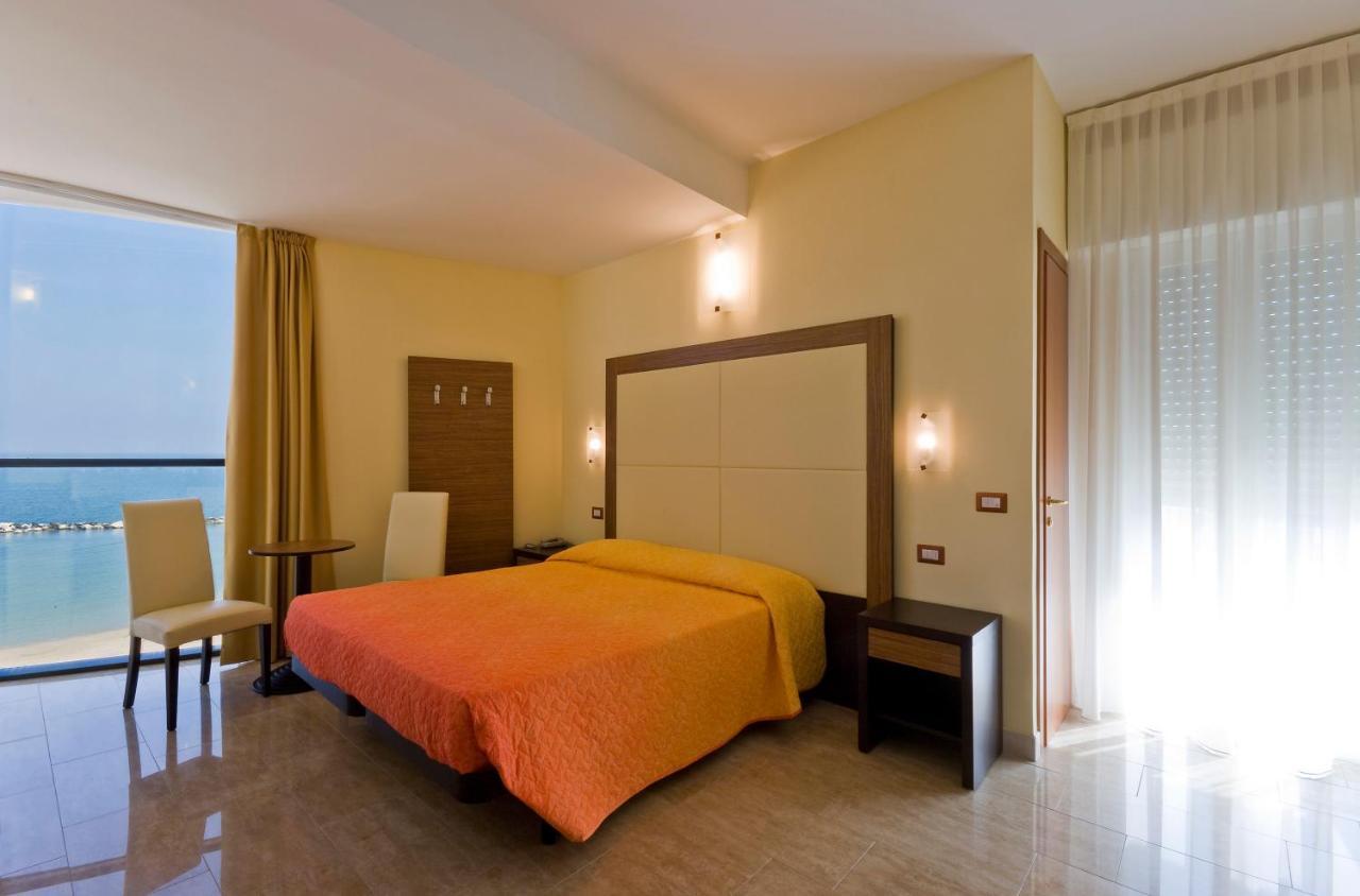 Hotel Ambasciatori 贝拉里亚-伊贾马里纳 外观 照片