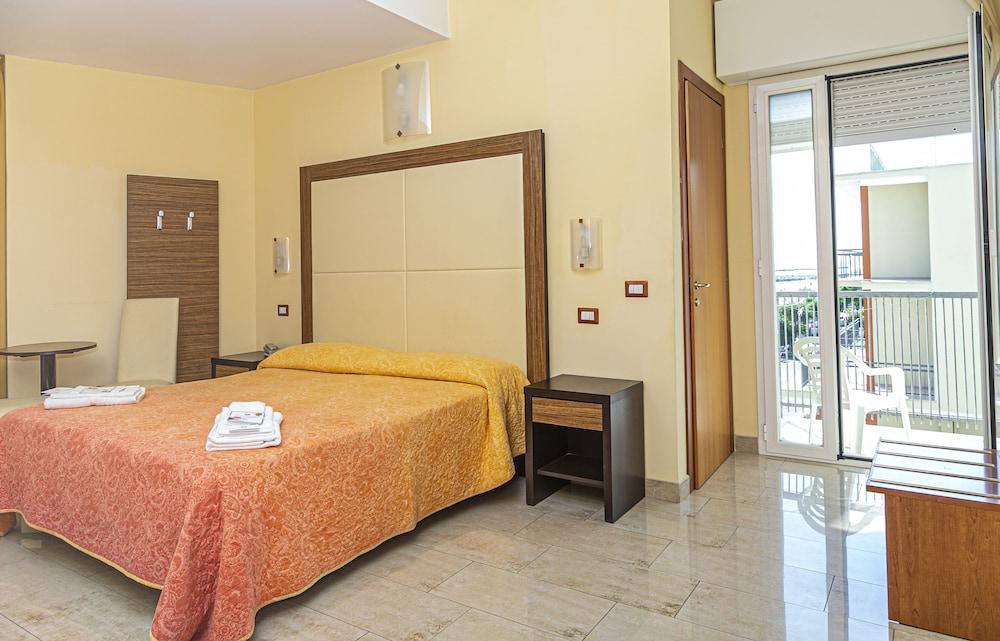 Hotel Ambasciatori 贝拉里亚-伊贾马里纳 外观 照片