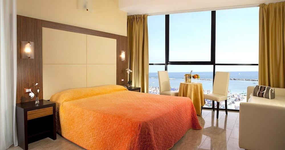 Hotel Ambasciatori 贝拉里亚-伊贾马里纳 外观 照片